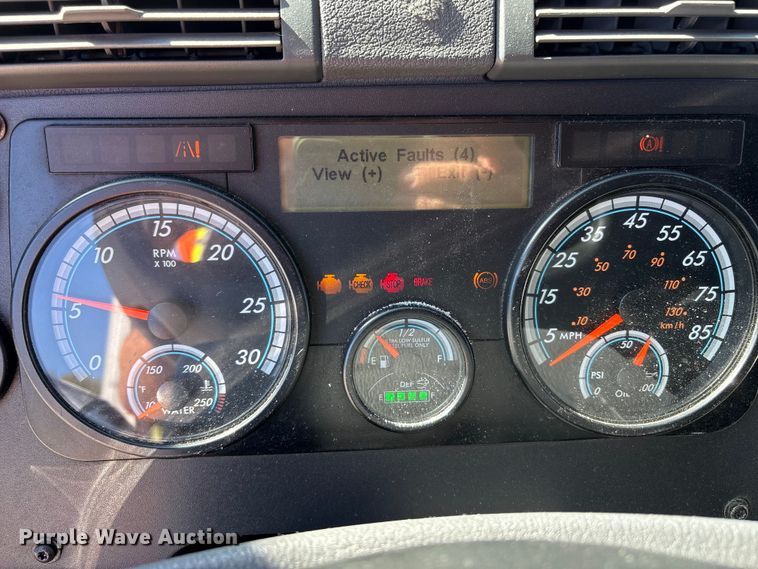 image for item YA1150 2016 Freightliner Cascadia semi truck