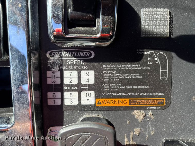 image for item YA1150 2016 Freightliner Cascadia semi truck