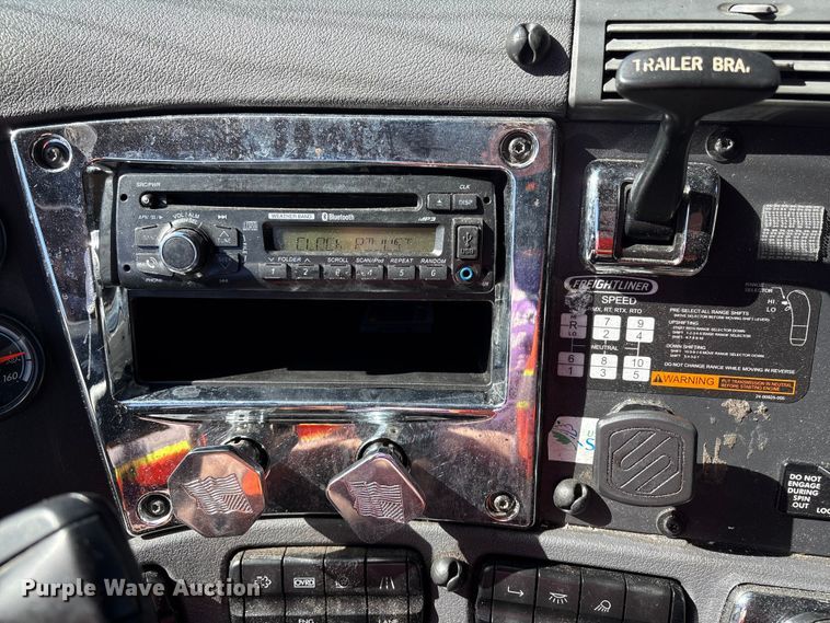 image for item YA1150 2016 Freightliner Cascadia semi truck