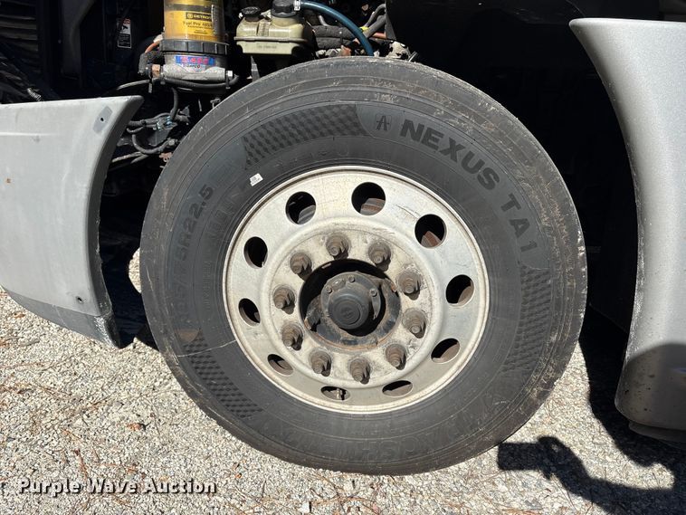 image for item YA1150 2016 Freightliner Cascadia semi truck