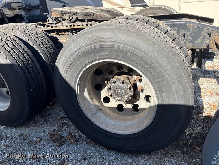 image for item YA1150 2016 Freightliner Cascadia semi truck