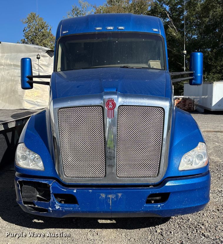 image for item YA1153 2017 Kenworth T680 semi truck