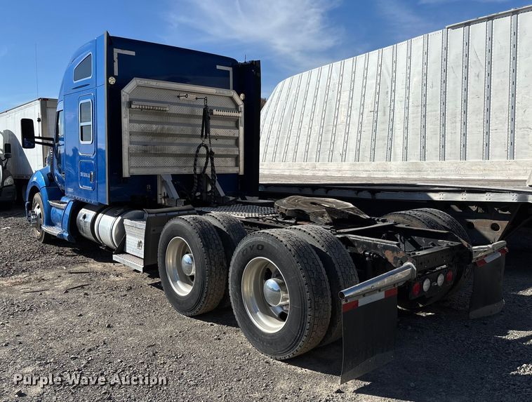 image for item YA1153 2017 Kenworth T680 semi truck