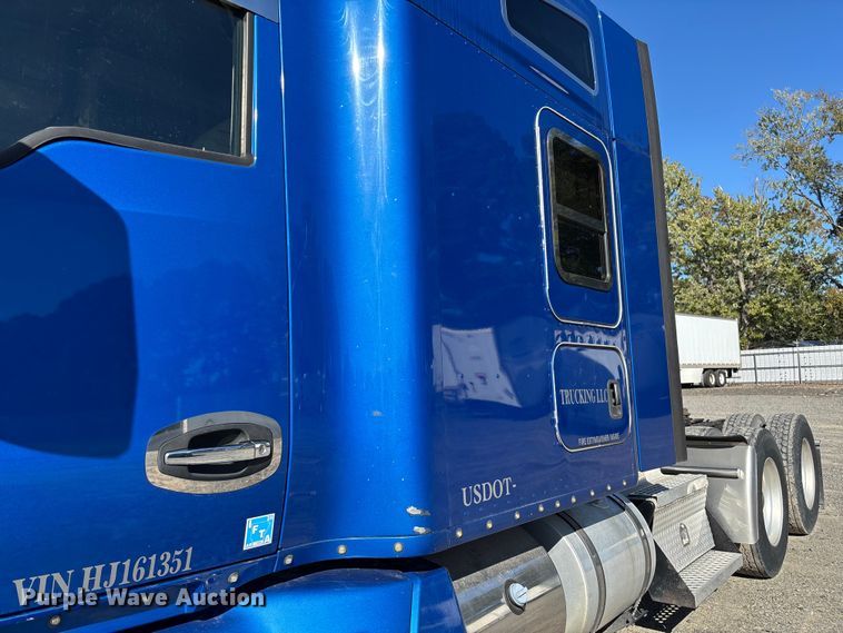 image for item YA1153 2017 Kenworth T680 semi truck