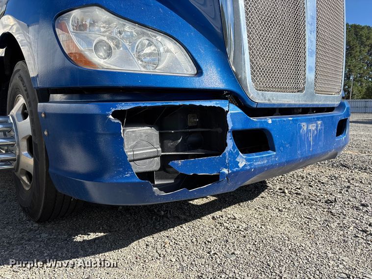 image for item YA1153 2017 Kenworth T680 semi truck