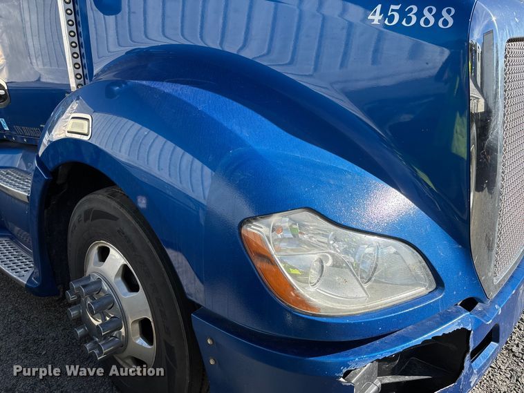 image for item YA1153 2017 Kenworth T680 semi truck