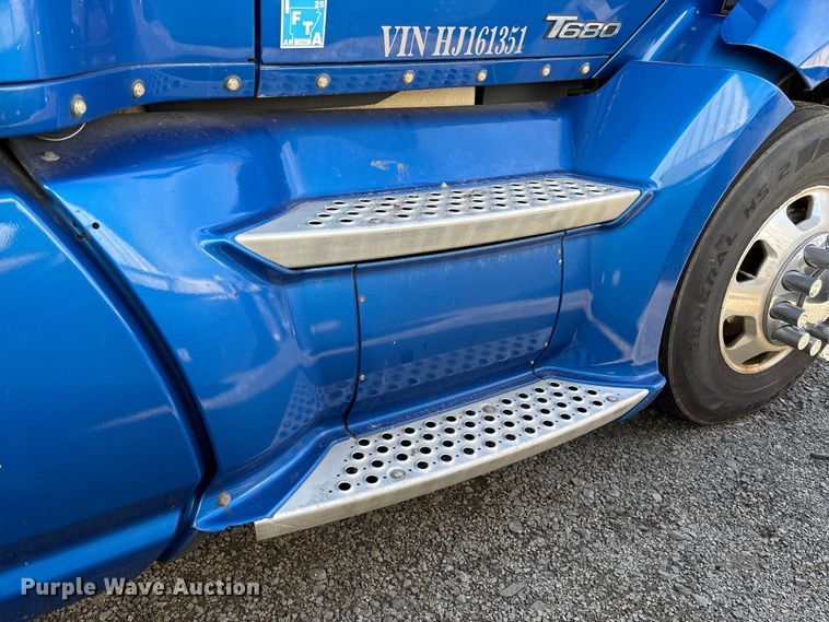 image for item YA1153 2017 Kenworth T680 semi truck