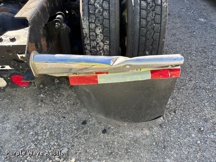 image for item YA1153 2017 Kenworth T680 semi truck