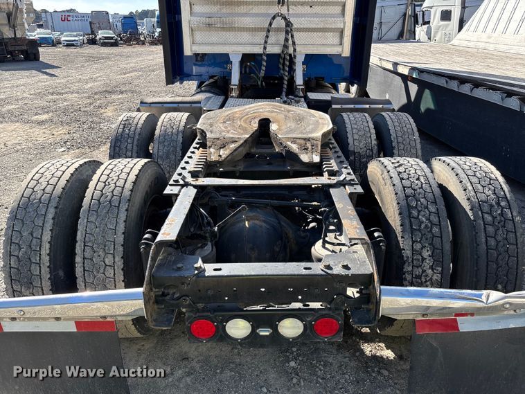 image for item YA1153 2017 Kenworth T680 semi truck