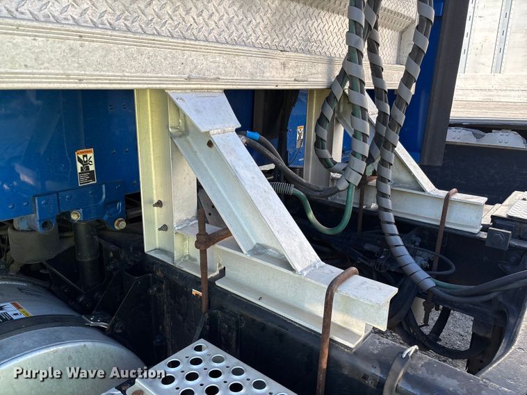 image for item YA1153 2017 Kenworth T680 semi truck