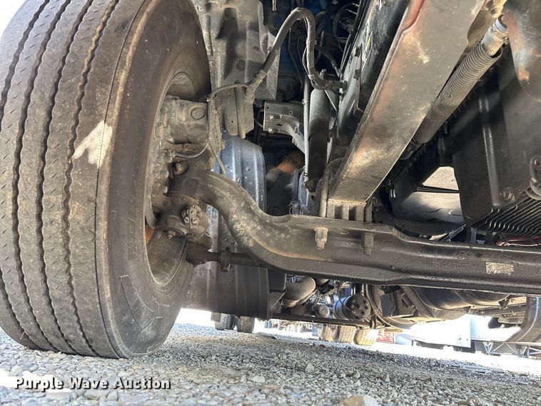 image for item YA1153 2017 Kenworth T680 semi truck