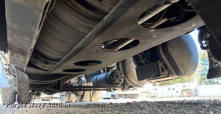 image for item YA1153 2017 Kenworth T680 semi truck