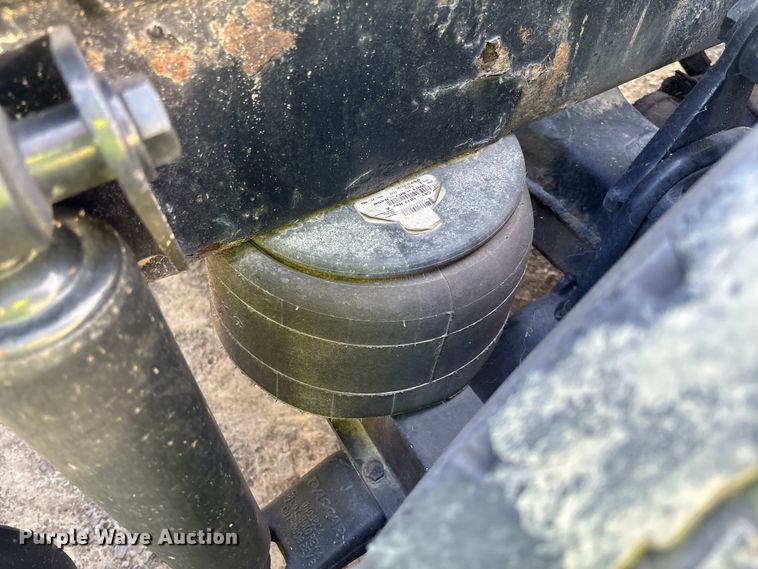 image for item YA1153 2017 Kenworth T680 semi truck