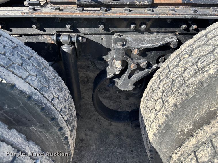 image for item YA1153 2017 Kenworth T680 semi truck