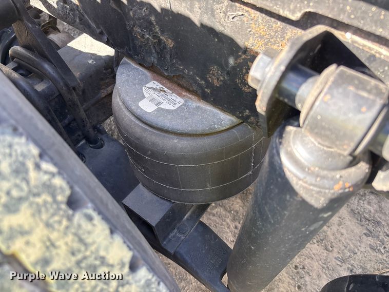 image for item YA1153 2017 Kenworth T680 semi truck