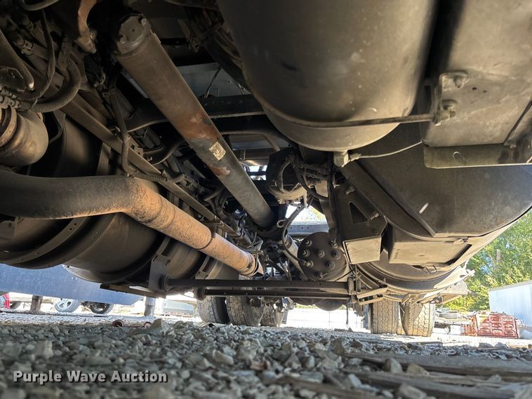 image for item YA1153 2017 Kenworth T680 semi truck