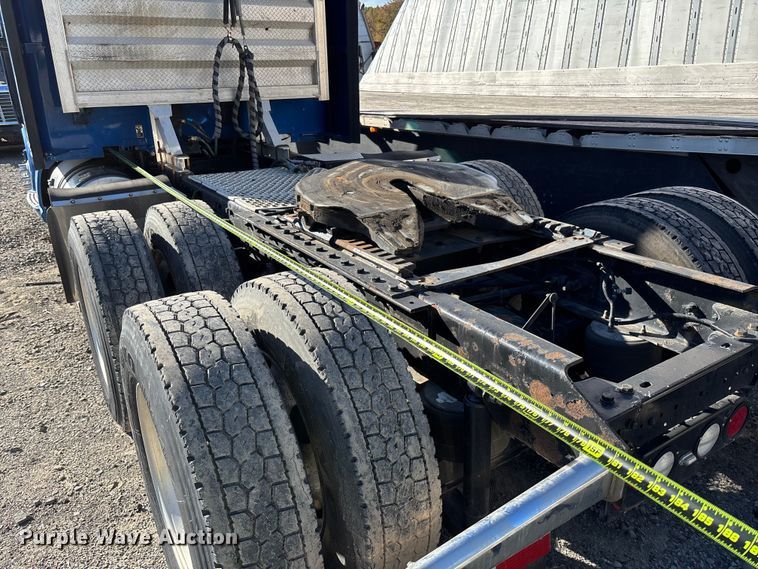 image for item YA1153 2017 Kenworth T680 semi truck