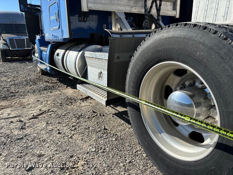 image for item YA1153 2017 Kenworth T680 semi truck