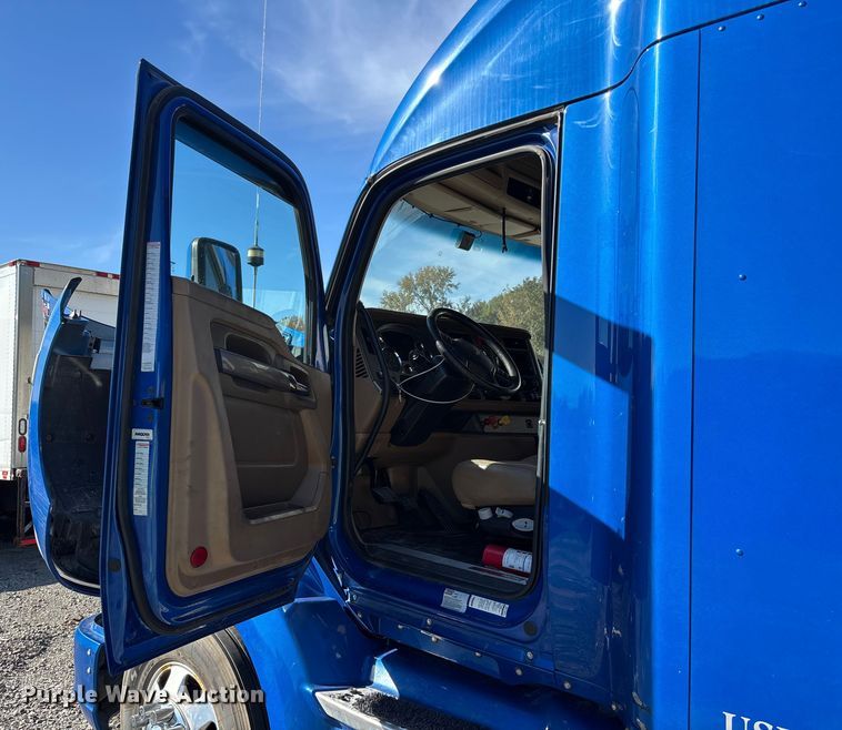 image for item YA1153 2017 Kenworth T680 semi truck
