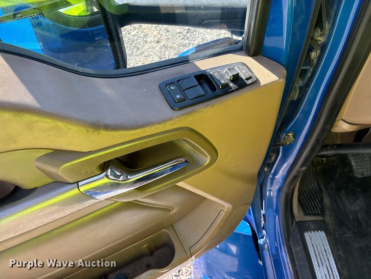 image for item YA1153 2017 Kenworth T680 semi truck