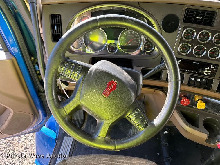 image for item YA1153 2017 Kenworth T680 semi truck