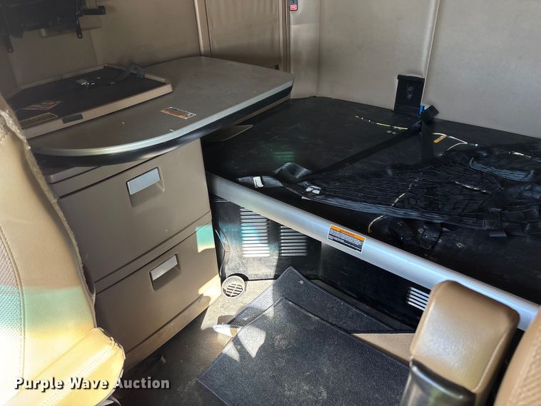 image for item YA1153 2017 Kenworth T680 semi truck