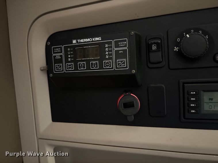 image for item YA1153 2017 Kenworth T680 semi truck