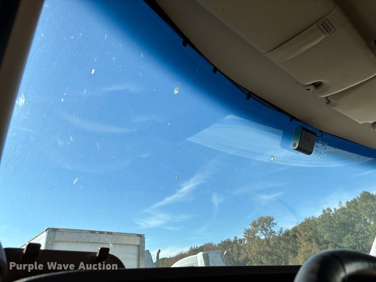 image for item YA1153 2017 Kenworth T680 semi truck