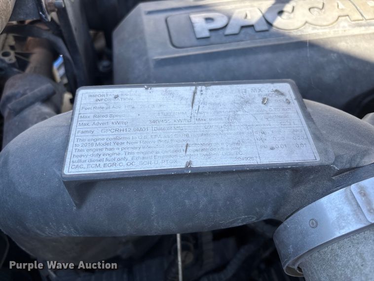 image for item YA1153 2017 Kenworth T680 semi truck