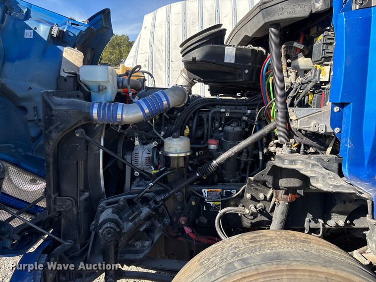 image for item YA1153 2017 Kenworth T680 semi truck