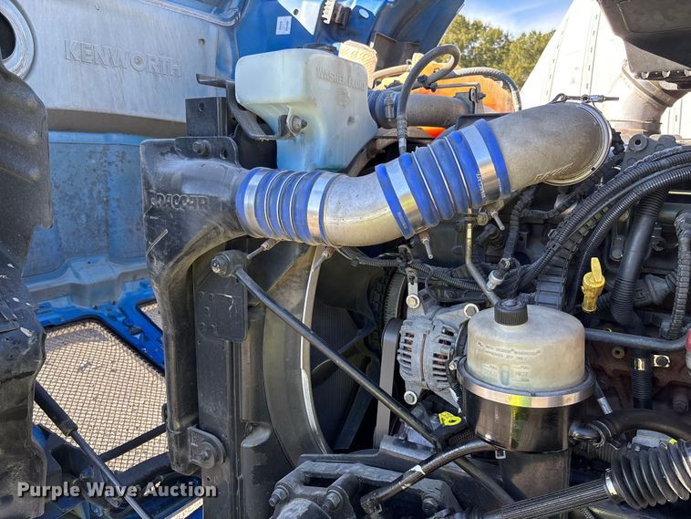 image for item YA1153 2017 Kenworth T680 semi truck