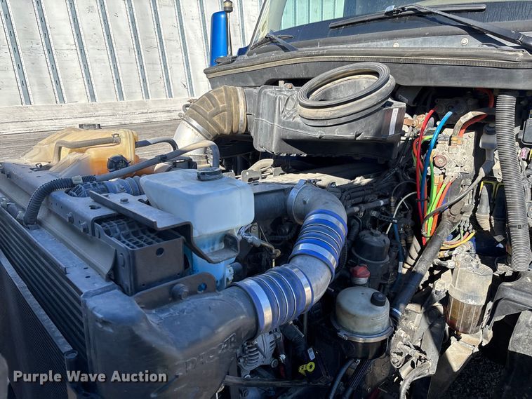 image for item YA1153 2017 Kenworth T680 semi truck