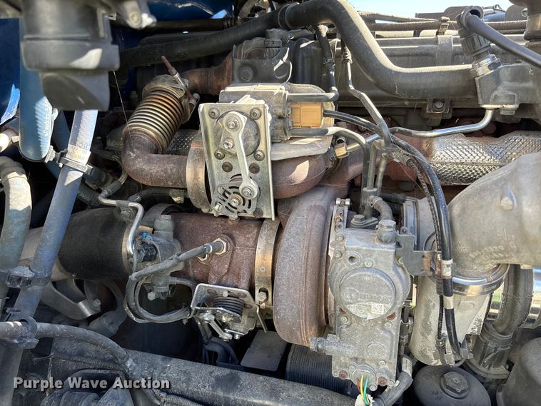 image for item YA1153 2017 Kenworth T680 semi truck