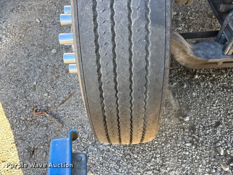 image for item YA1153 2017 Kenworth T680 semi truck