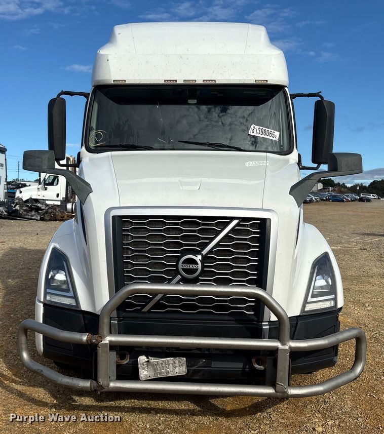 image for item YA1156 2020 Volvo VNL semi truck