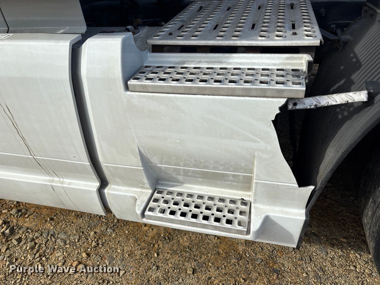 image for item YA1156 2020 Volvo VNL semi truck