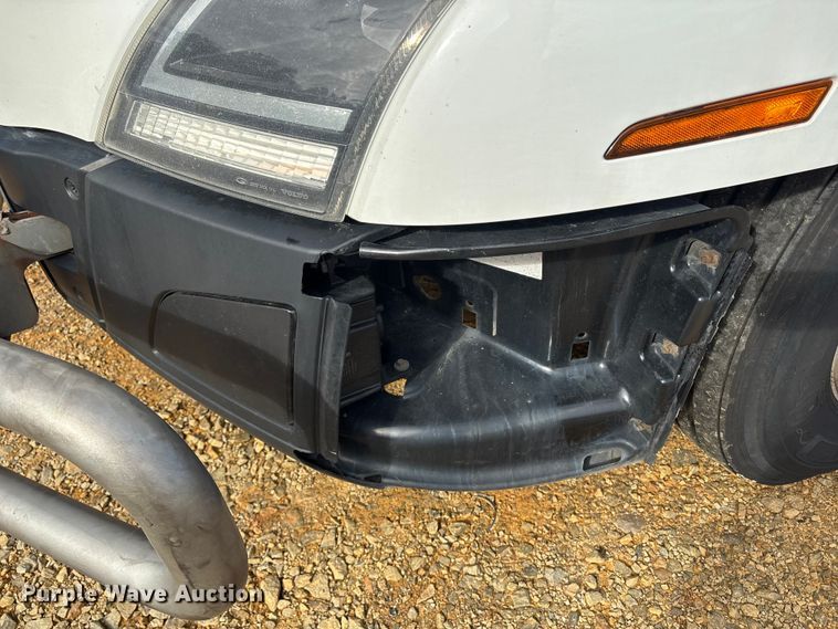 image for item YA1156 2020 Volvo VNL semi truck