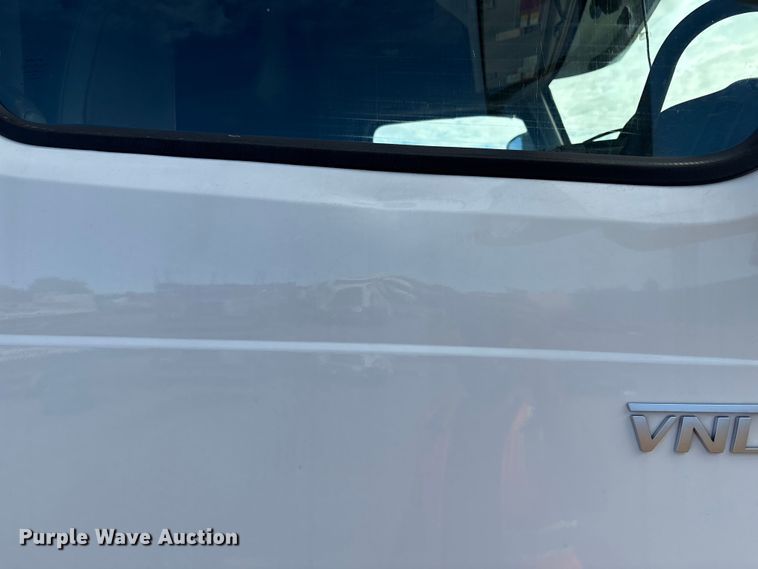 image for item YA1156 2020 Volvo VNL semi truck
