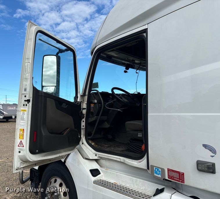 image for item YA1156 2020 Volvo VNL semi truck