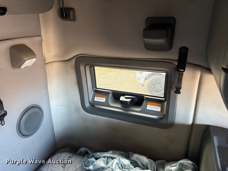 image for item YA1156 2020 Volvo VNL semi truck