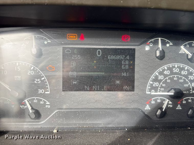 image for item YA1156 2020 Volvo VNL semi truck