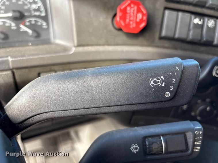 image for item YA1156 2020 Volvo VNL semi truck