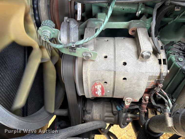 image for item YA1156 2020 Volvo VNL semi truck