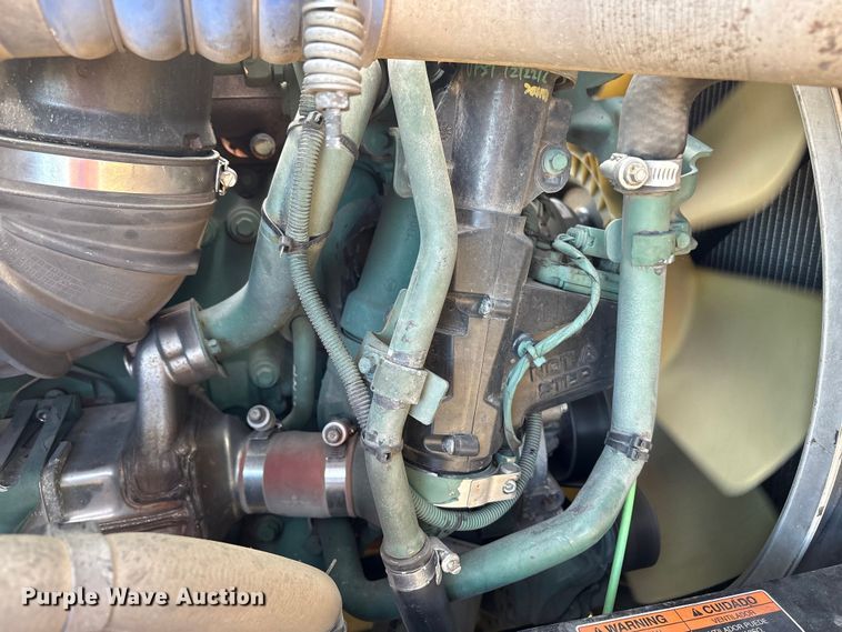 image for item YA1156 2020 Volvo VNL semi truck