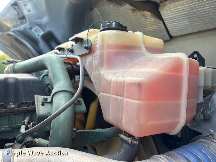 image for item YA1156 2020 Volvo VNL semi truck