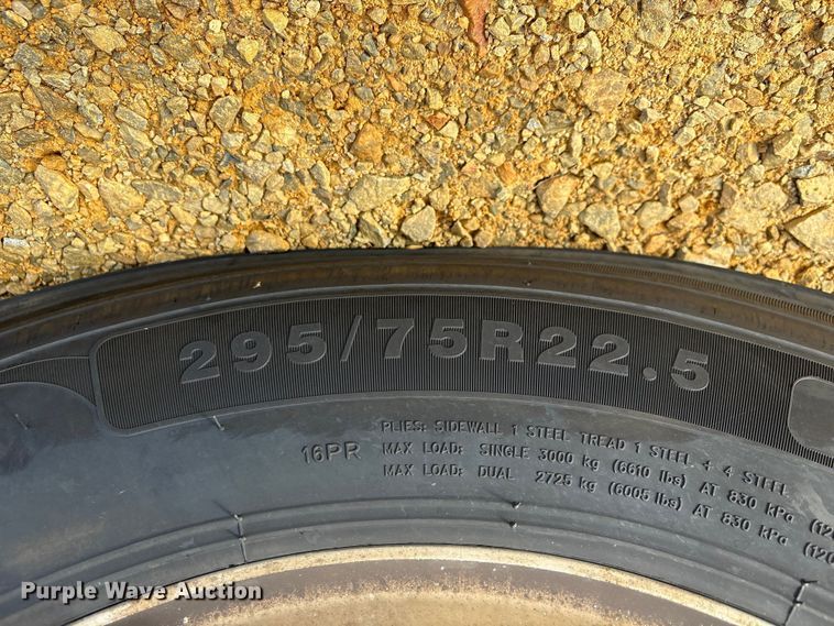 image for item YA1156 2020 Volvo VNL semi truck