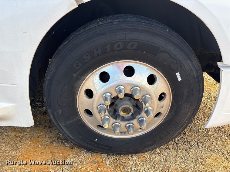 image for item YA1156 2020 Volvo VNL semi truck