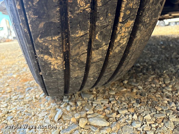 image for item YA1156 2020 Volvo VNL semi truck