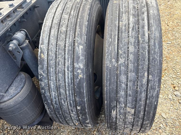 image for item YA1156 2020 Volvo VNL semi truck