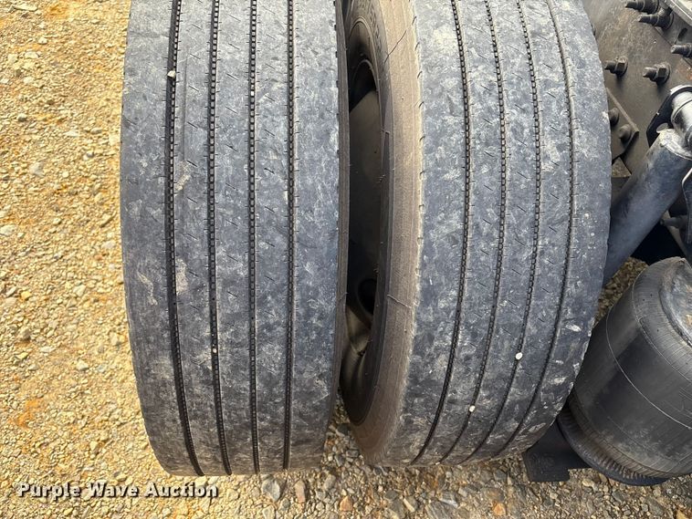 image for item YA1156 2020 Volvo VNL semi truck